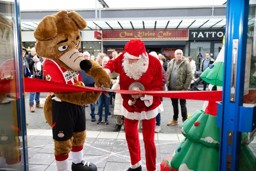 241102 7178 Opening Kerstkringloopwinkel