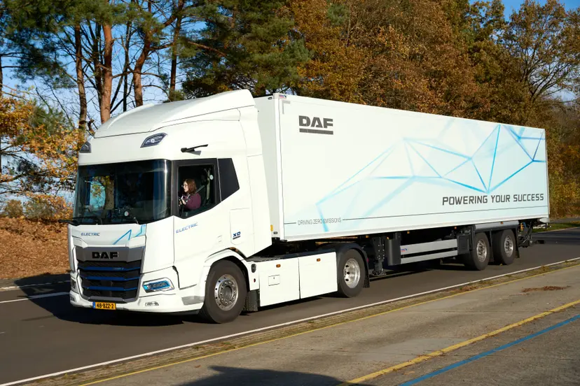 251112 7735 Verslaggever rijdt vrachtwagens