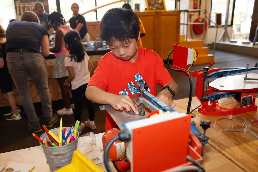 260806 19043 Ontdekfabriek Uitvinders op Ontdekkingsreis