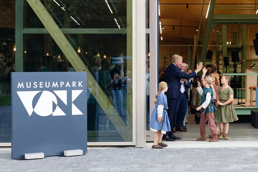 260902 20259 Willem Alexander opent Museumpark Vonk