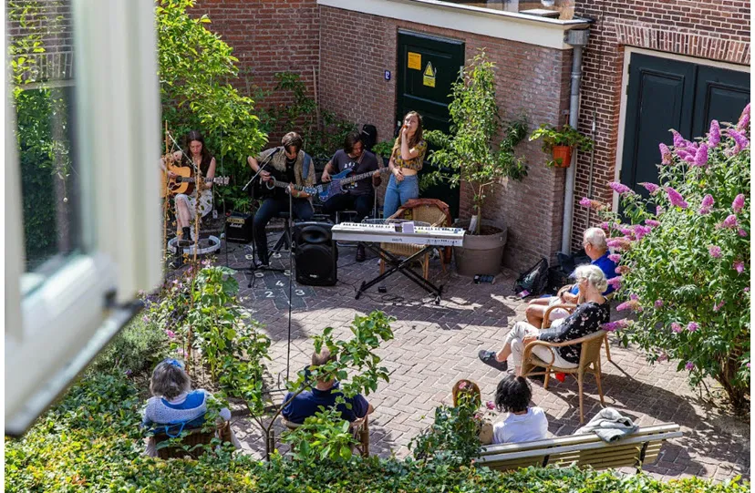 12en glurenbijdeburen