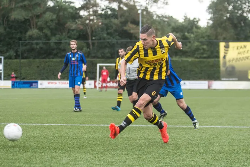 43en dvszwaaronderuit