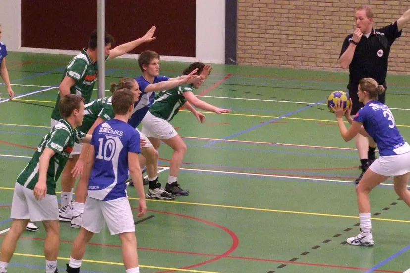 a2gviu2fqh6ti8sfsm45zhkui 04en dindoa1