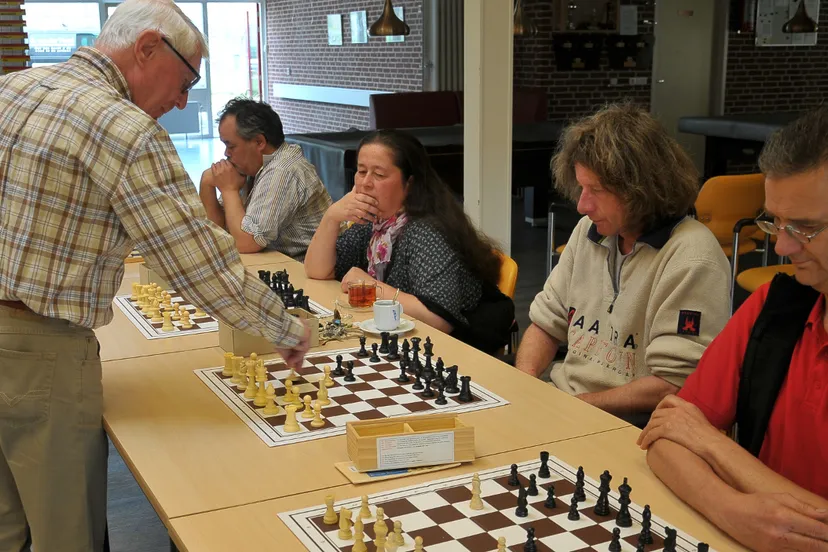 bt47lzj5e0cx0puyz4q7pztot 14en schaaksimultaan 3