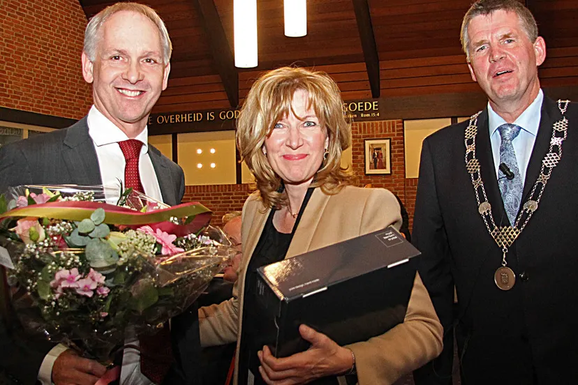 cyggdzut59kbonqbe1623ne3x 19en esther