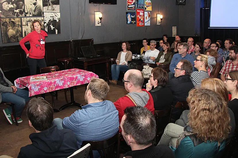 duva6hd55lubqsgncligekas7 09en kroegentocht 1