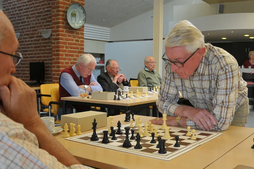 j356jztm3atea3560fustvasd 14en schaaksimultaaan 1