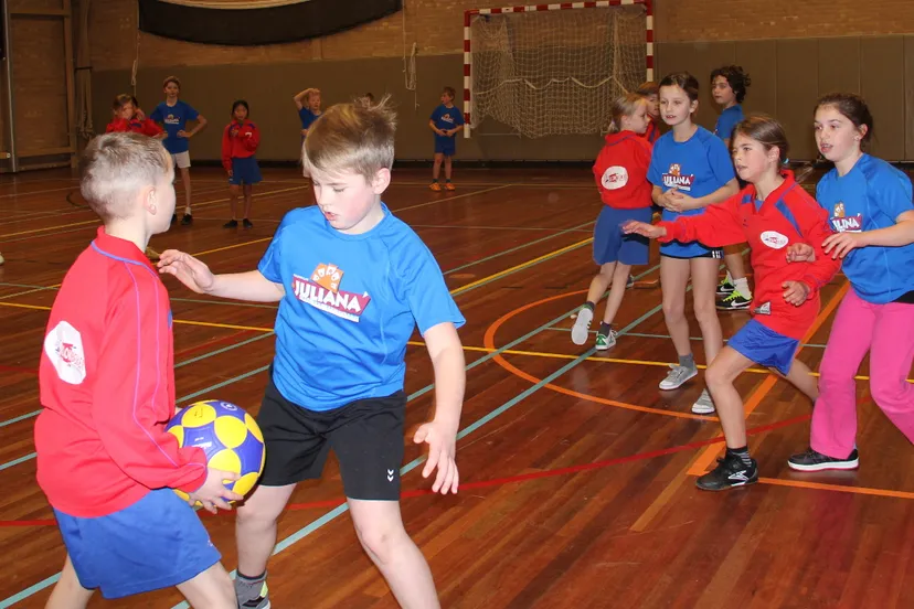 mvbby07juqnawznaqr9uaqh7d 01en schoolkorfbal2