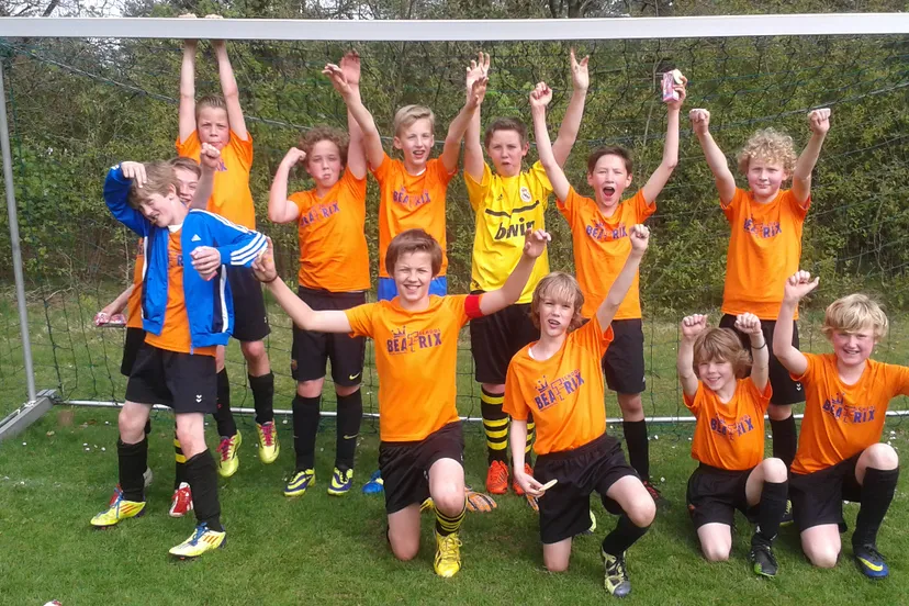 n594db6mu2spegbl1420q5z7p 15en schoolvoetbal1