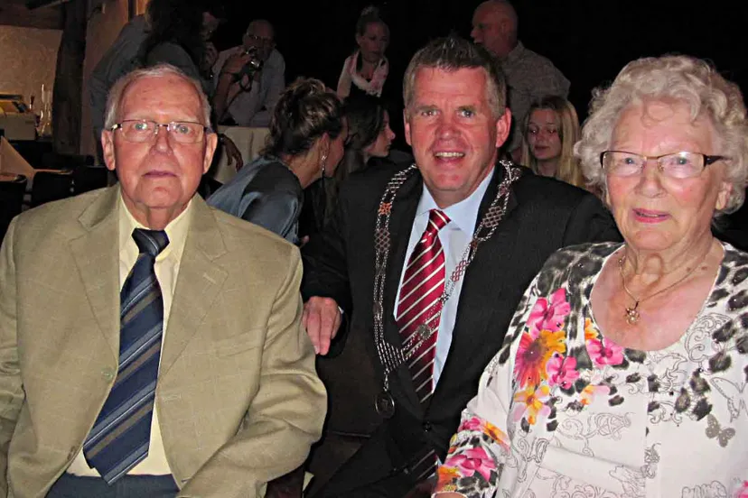 oteallcfsg3svmldx5gurofwg 26en bruidspaar 1