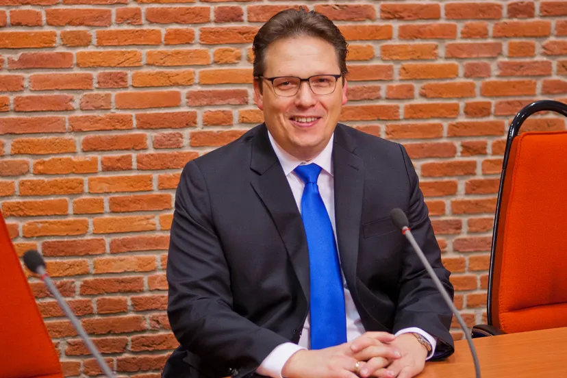 otmz3v5lmjpxm90e73pjk4p8m 07en leo