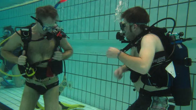 uywsyknx6a0438yhjw2ycw2dl 15en ad fundum