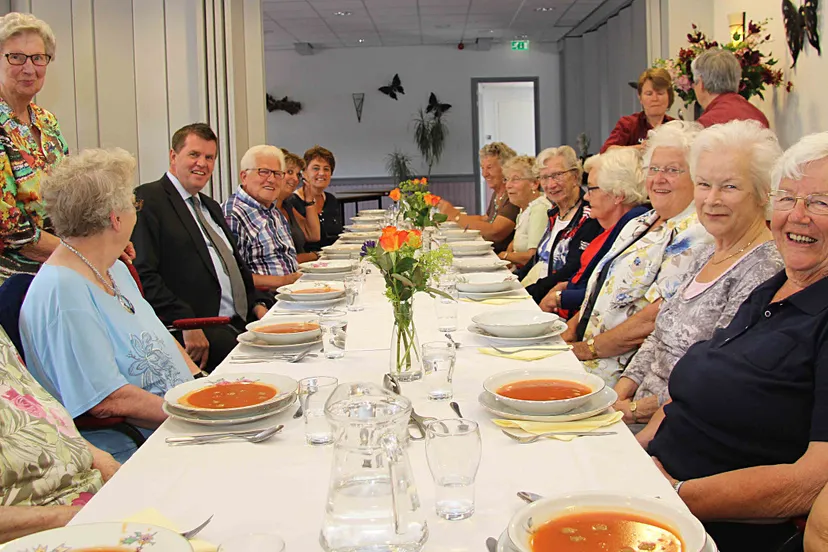 xsiqbbug7udledf8fy91j2ebc 24en eetgroep 1