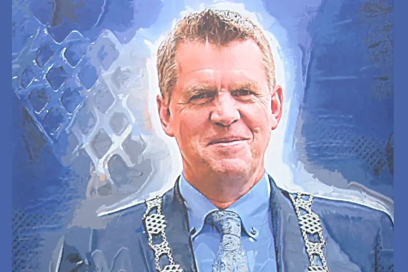 ylgjnd09qs1bn9akoazagaw99 21en burgemeester