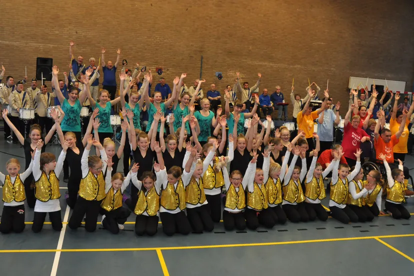 yzx5r0bdt3sl41svphjrn0wad 14en concert doe maar 1