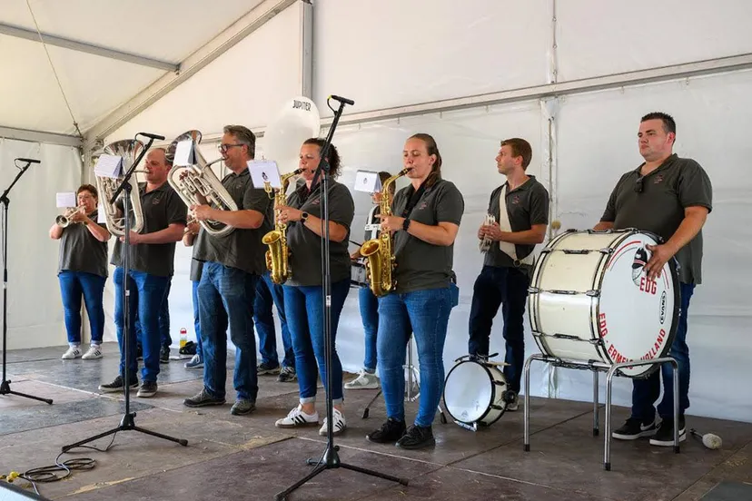 33EN OogstfeestMuziek