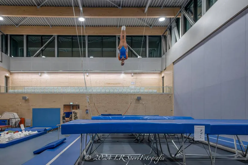 45EN Trampolinespringen