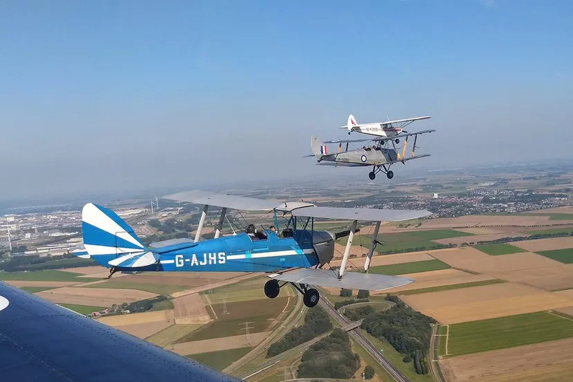 copy of dh82 tiger moths en piper super cub