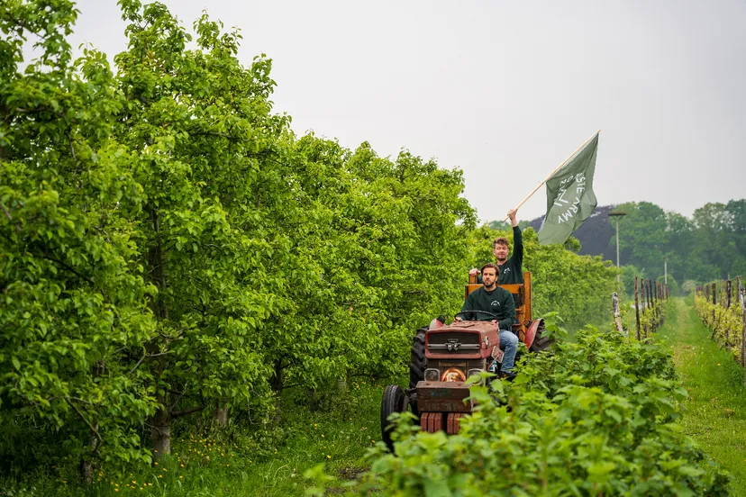 stijn voorop en thibaud achterop van no waste army foto niels priem