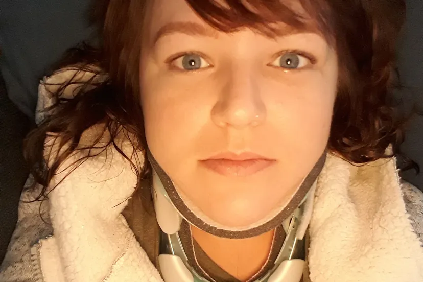 wiesje met nekkraag foto wiesje