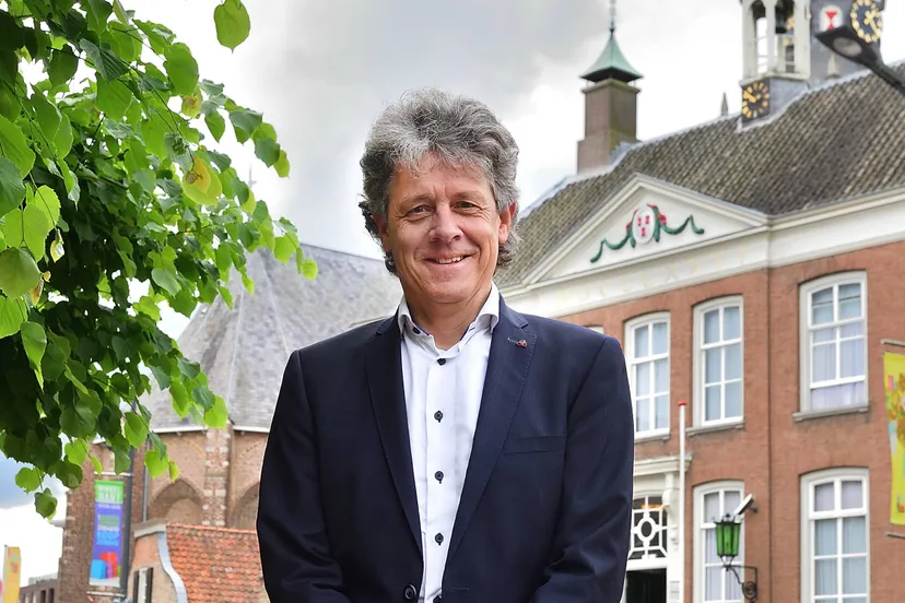 cor smits staande foto