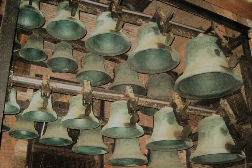 de carillon klokken in de toren van de geertruidskerk filter 1126250074