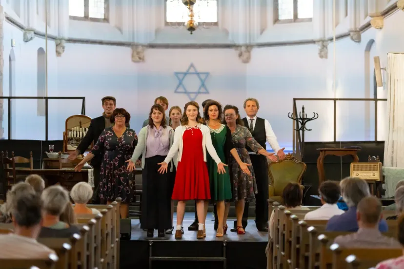 ester was joods 3046389954