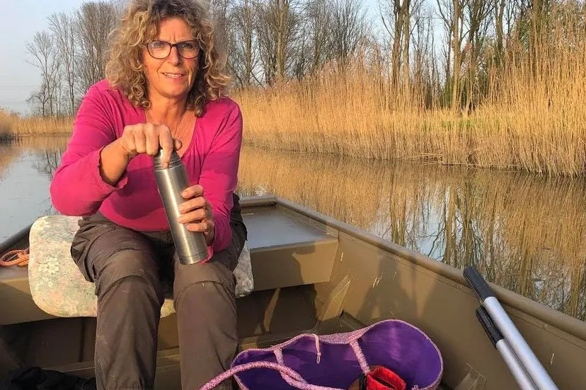 joke de vlieger in bootje in het boomgat foto wiggele de haas