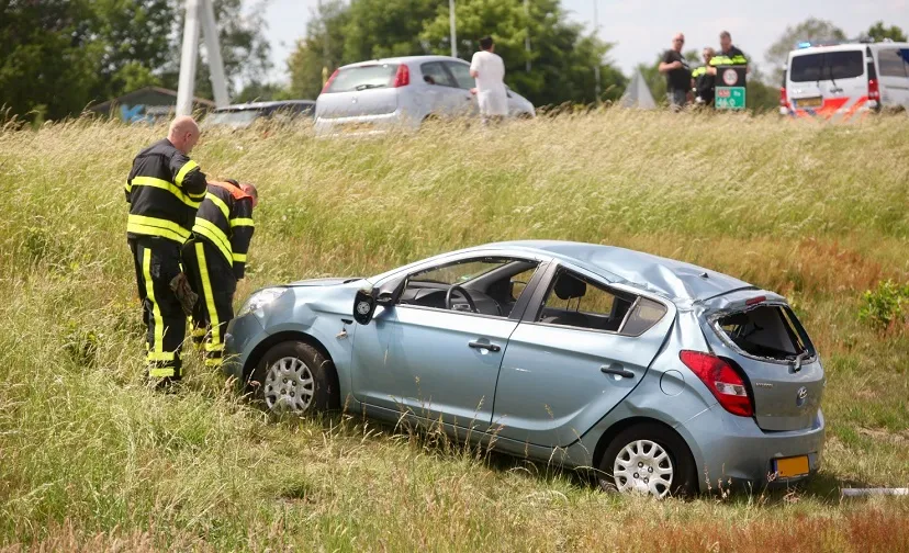 auto over de kop a58 gilze