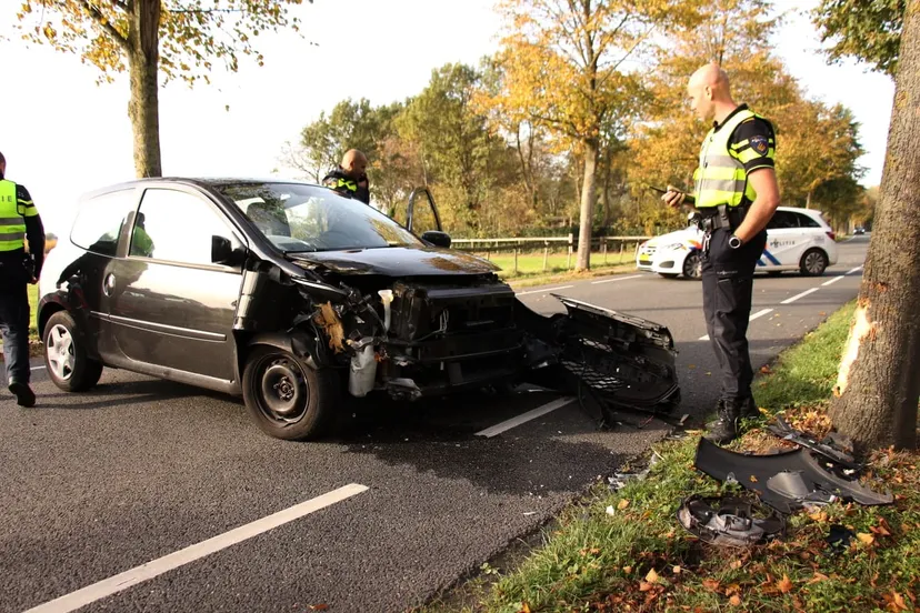 auto tegen boom dongenseweg rijen