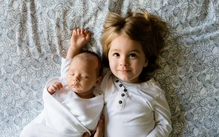 baby boys brothers 50692 915x518