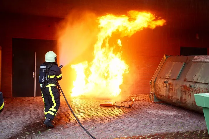 buitenbrand winkelcentrum rijen 1