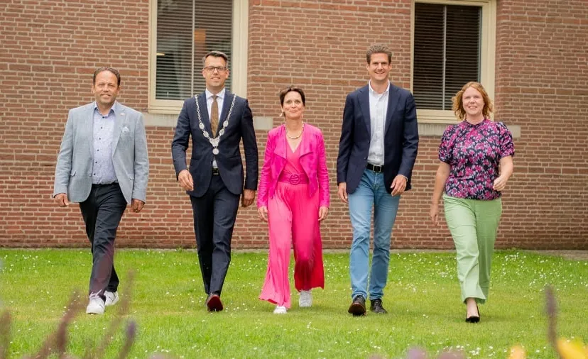 collegejuni22 116461