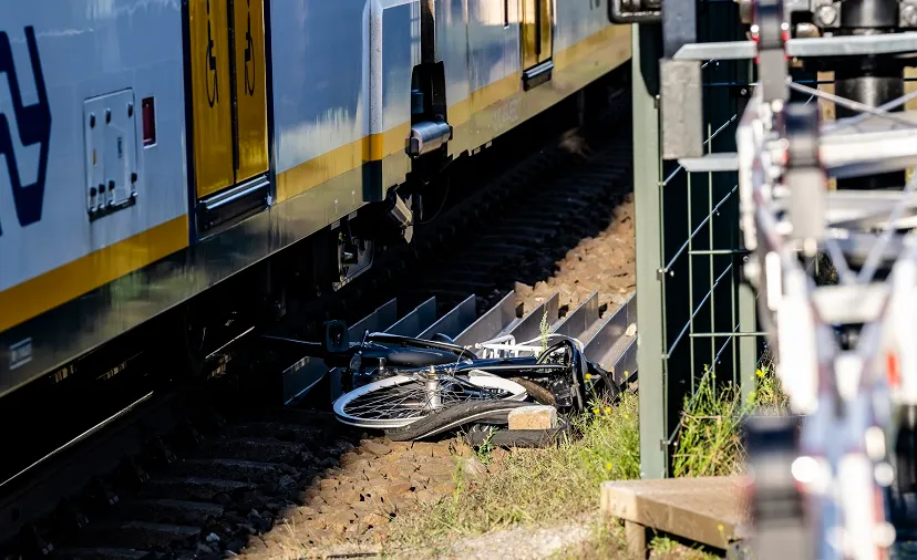 fiets geraakt door trein