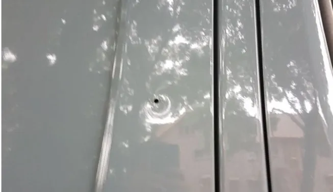 gaatje in bedrijfsbus gilze