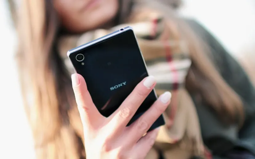 gebruik hand smartphone 915x518