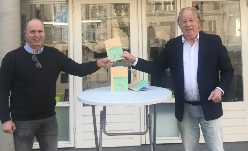 henri van den heuvel overhandiging boekje 1