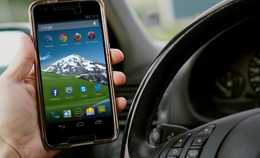 mobile phone 1573275 1920