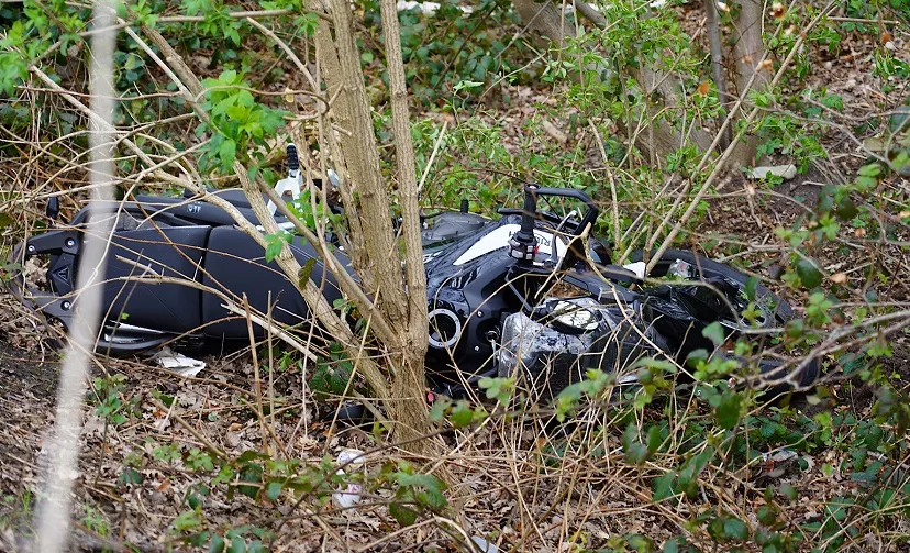 motorrijder van talud