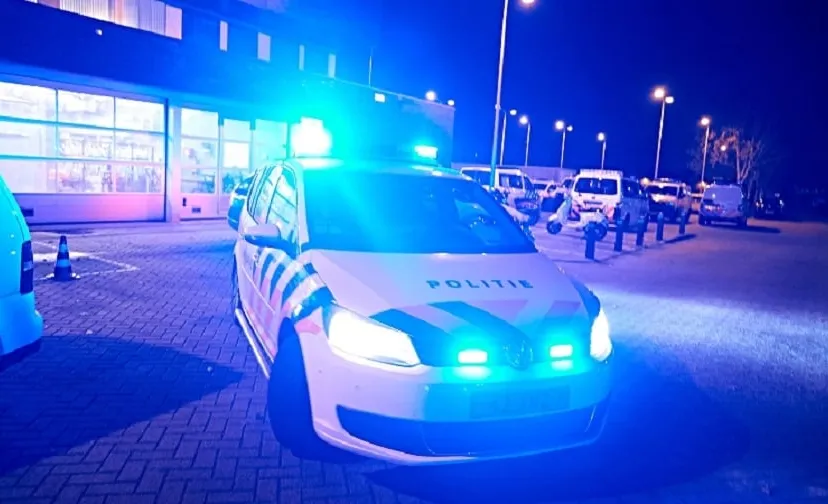 politieauto met zwaailicht