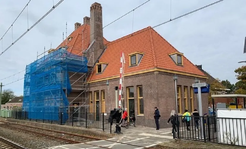 stationsgebouw bijna klaar