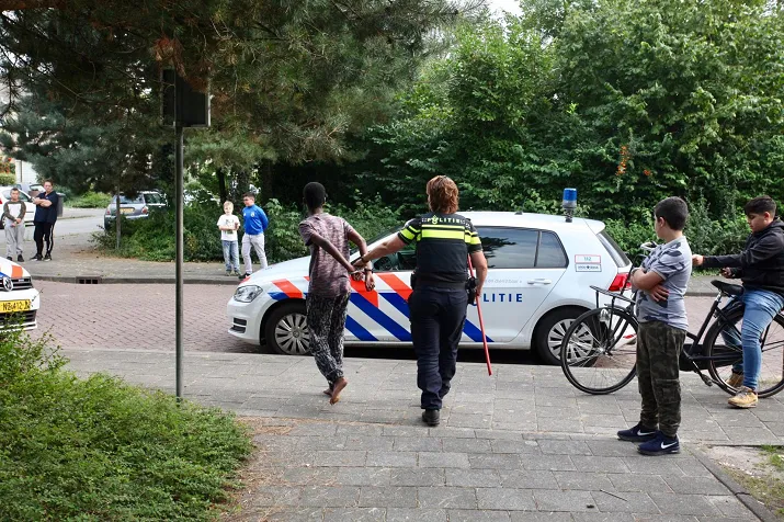 vechtpartij met stokken rijen 2