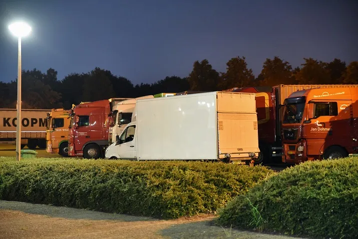 vrachtwagentje met drugsafval hulten