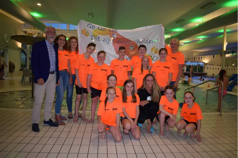 huldiging eilandelijk zwemteam