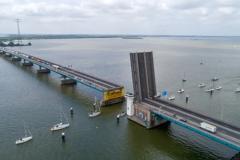 rijkswaterstaat haringvlietbrug