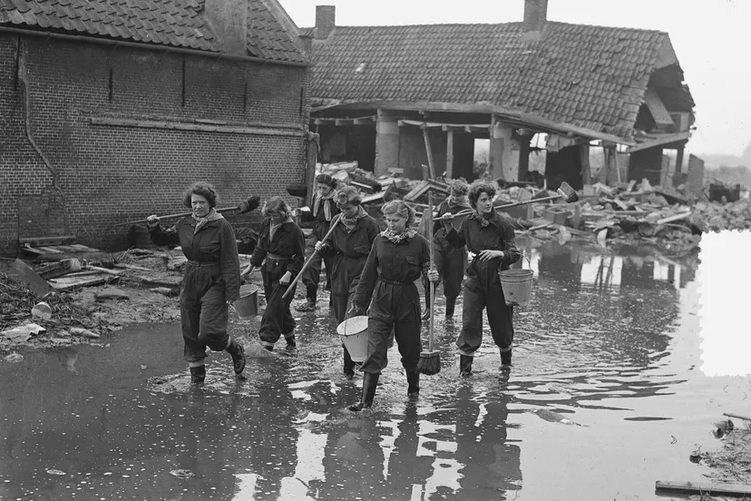 11 moddermeisjes in oude tonge nl hana 2240109 0 905 6258