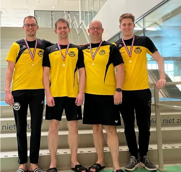 2023 05 06 onmk lb schotejil goud op 4x200vrij