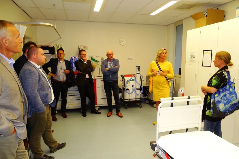 gemeenteraad bezoekt seh