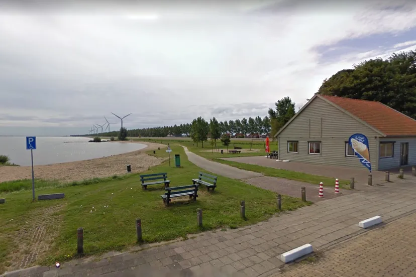 havenhoofd strand middelharnis