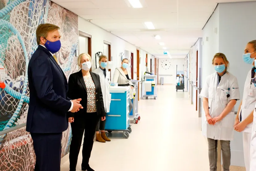 koning bezoekt van weel bethesda ziekenhuis